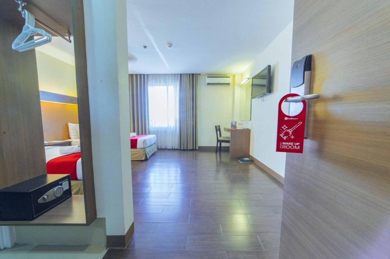 Reddoorz Premium @ The Ritz Garden Oases Hotell Davao City Eksteriør bilde